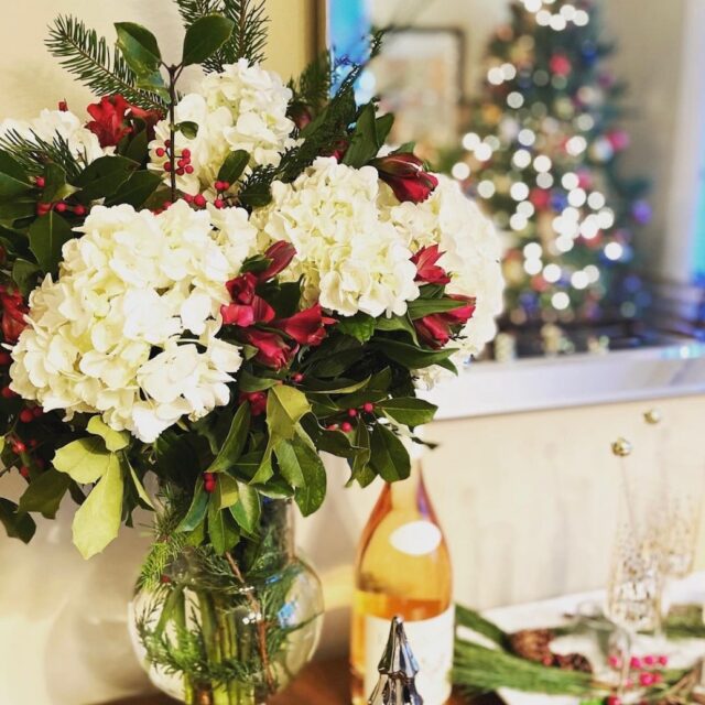 https://whytebirchinteriors.com/wp-content/uploads/2022/10/IMG_6652-640x640.jpg